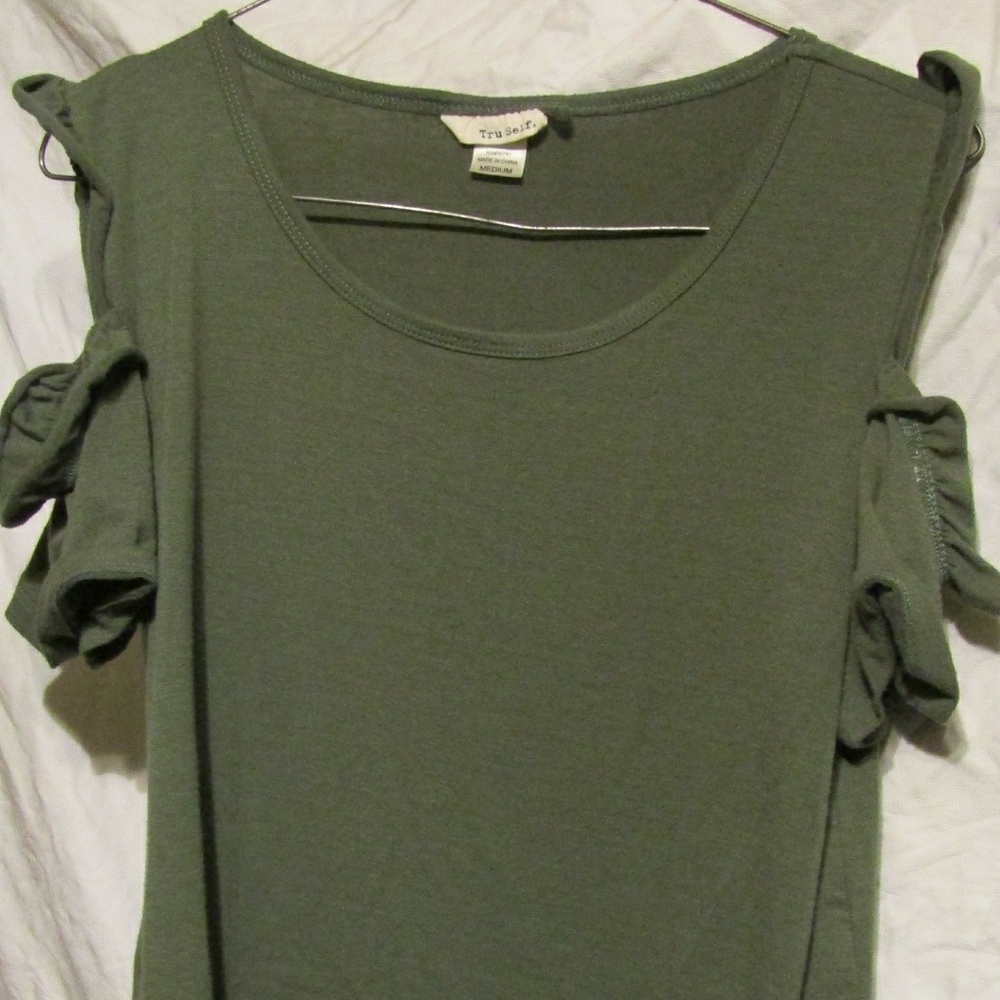 🌿Green Cold Shoulder Blouse🌿